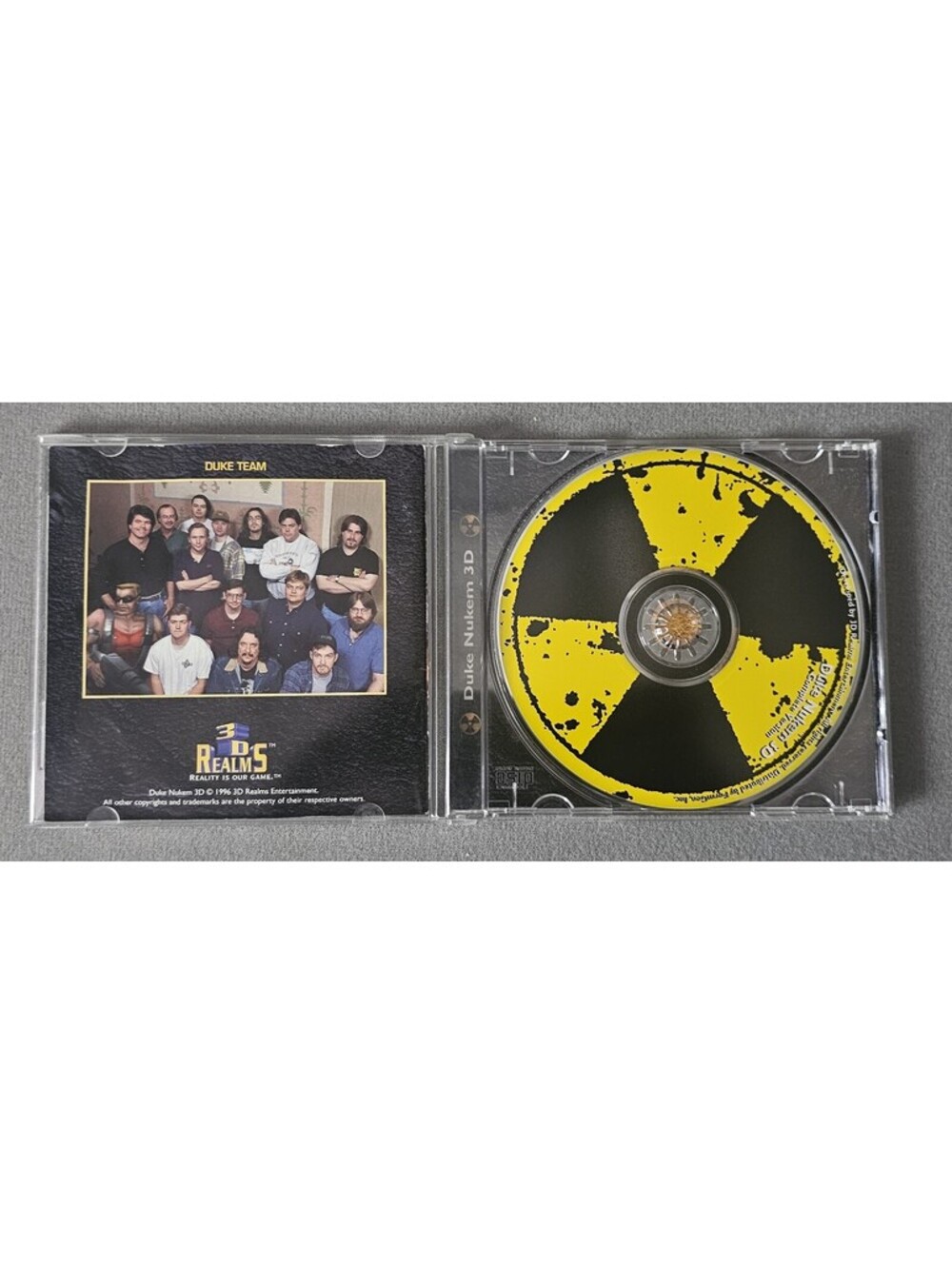 Duke Nukem 3D User Guide CD - Picture 3 of 3